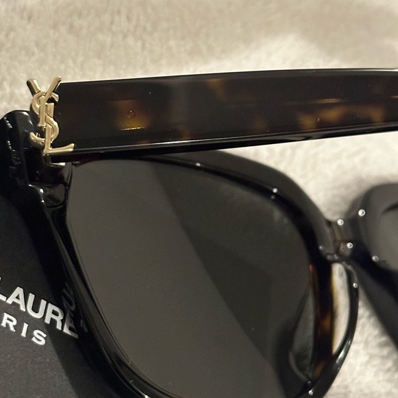 Authentic NEW YSL Sunglasses - Picture 2 of 12